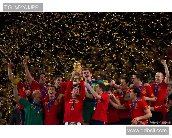 三位足球巨星同场竞技：技术对决与赛场魅力引爆全球观众热情