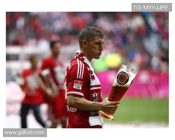 与足球巨星对话：深入了解球场外的生活与心路历程